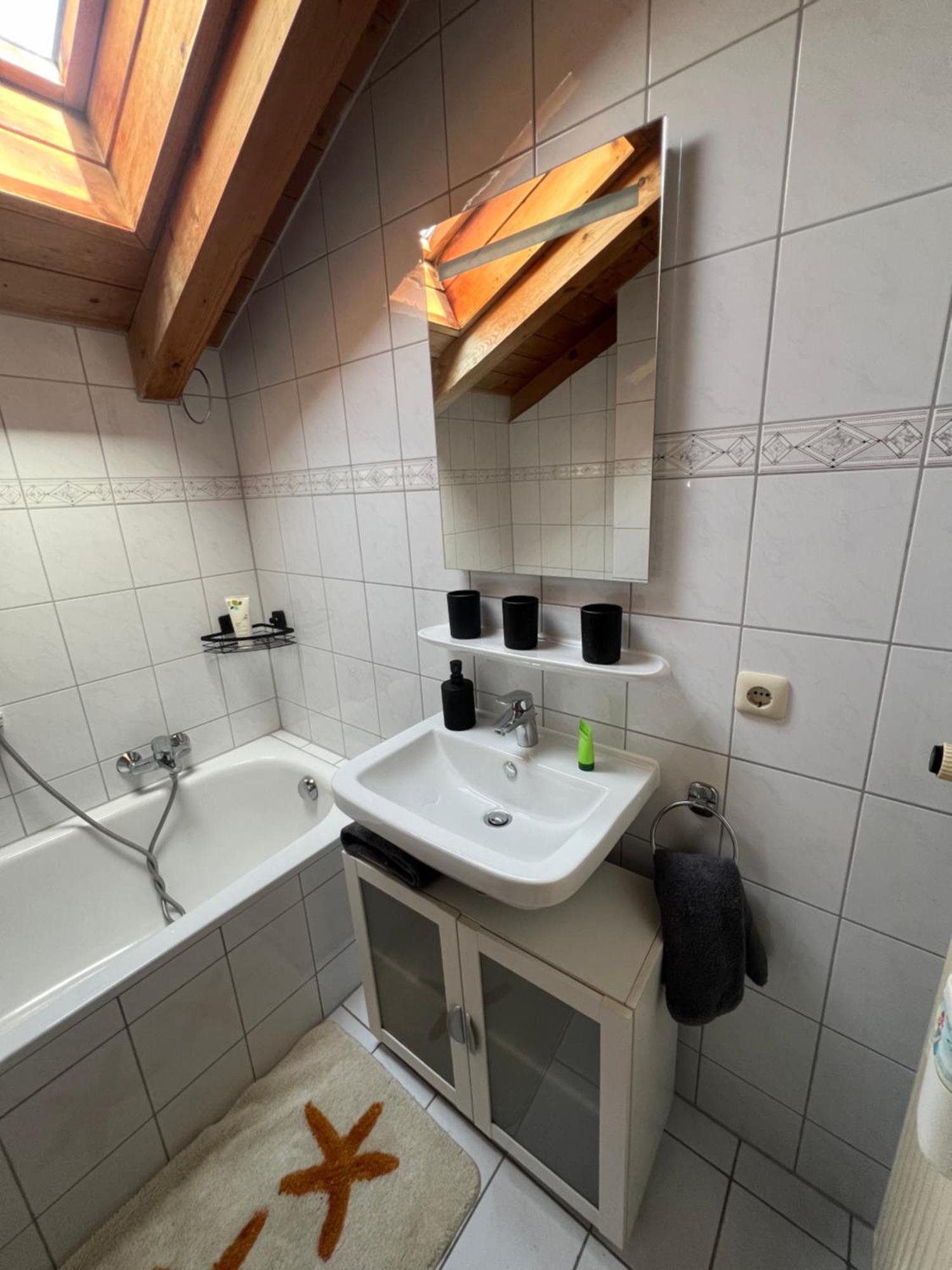 Gemuetliche Dachgeschosswohnung Mit Balkon Ainring Luaran gambar